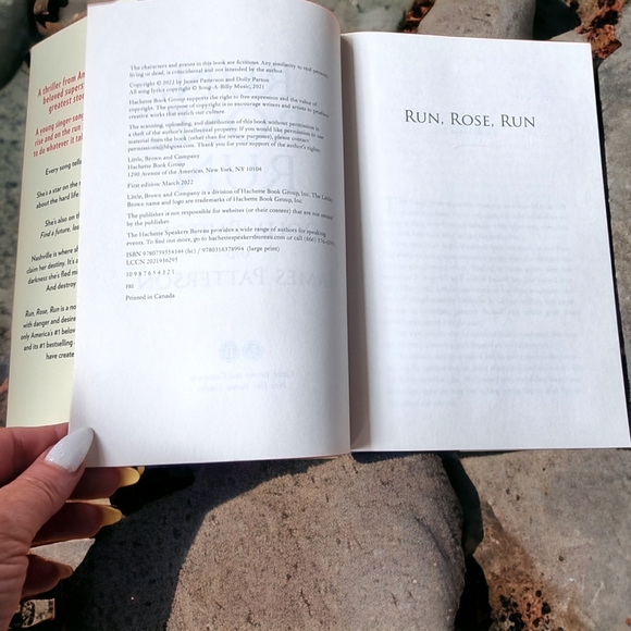 Run Rose Run by Dolly Parton & James Patterson Hardcover Book With Dustcover - Picture 4 of 4